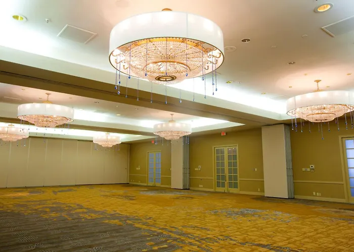 Hotels in Downtown Midland