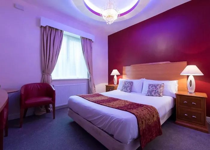 Hotels in Downtown Peterborough