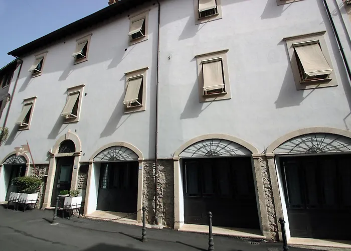 Hotels in Downtown Tivoli
