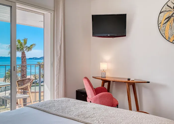 Hotels in Downtown Le Lavandou